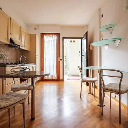 Porta Romana - Con Parcheggio Privato Lejlighed *